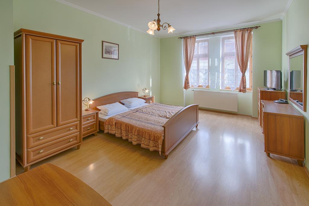 Hotel Derby Karlovy Vary Habitación foto
